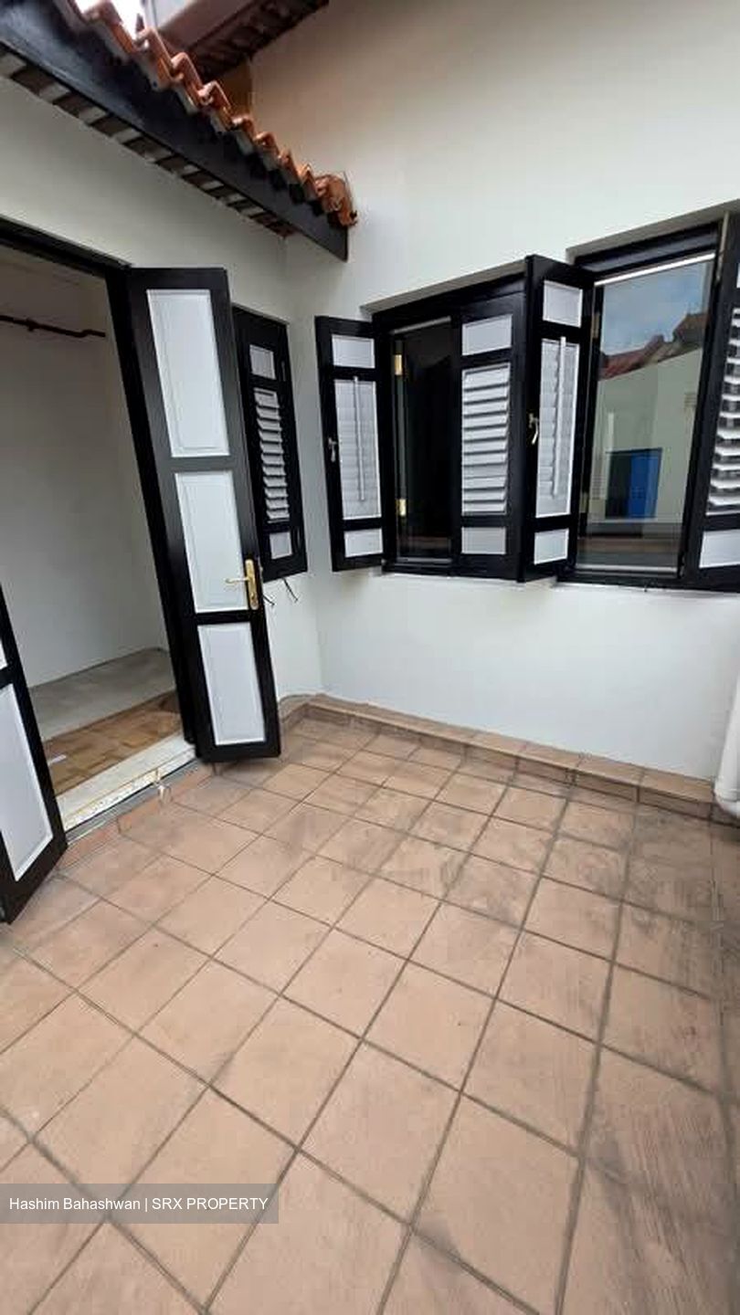 Jalan Pisang (D7), Shop House #549726411